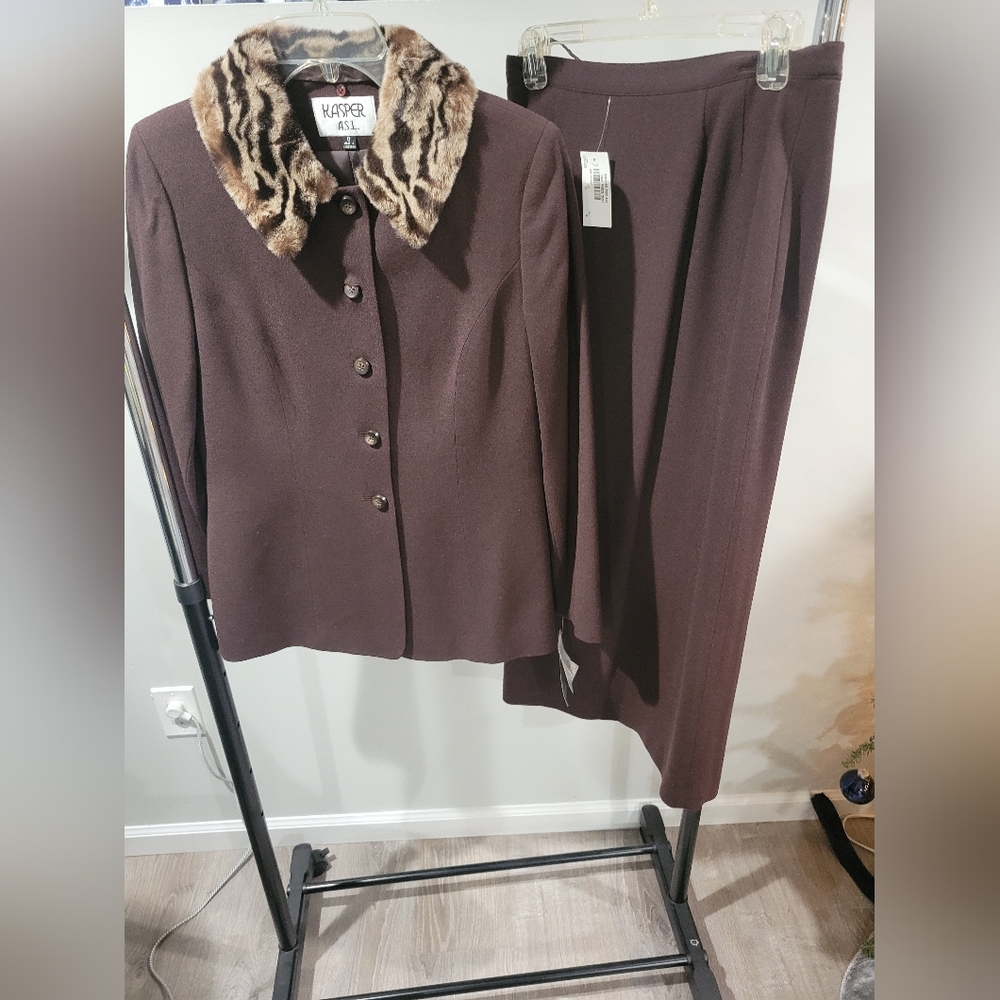 Kasper ASL, Brown Skirt suit with leopard collar, size 8